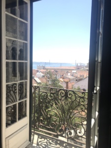 lisbon-cathedrale-window